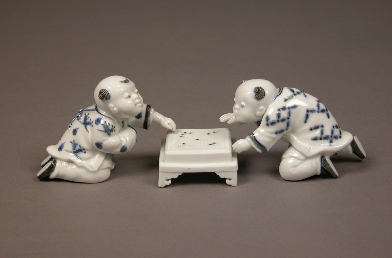 Miniature Stand for Game of Go, Edo period, late 18th century, Japan, Porcelain with underglaze blue
