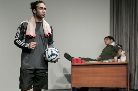 «القدم»… مسرحية بأقدام فلسطينية
